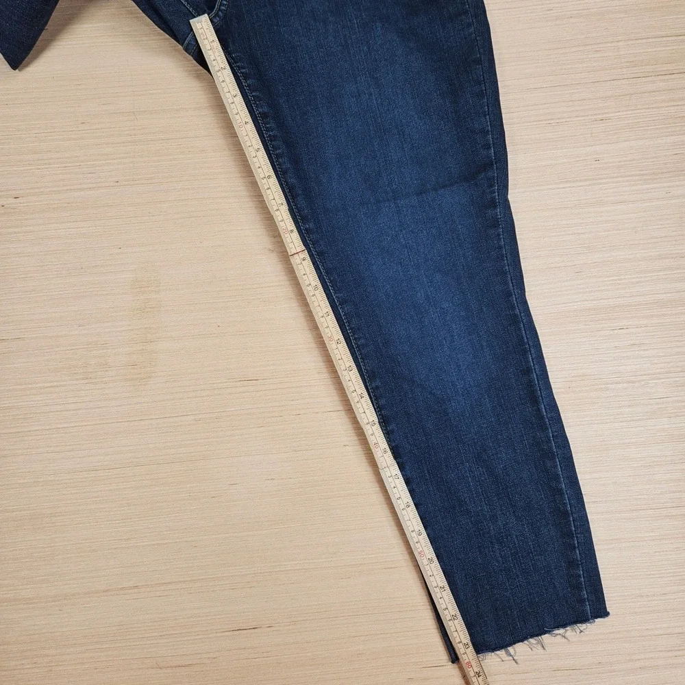 Signature by Levi Strauss Totally Shaping‎ Skinny Women 30x23 Blue Raw Hem Denim